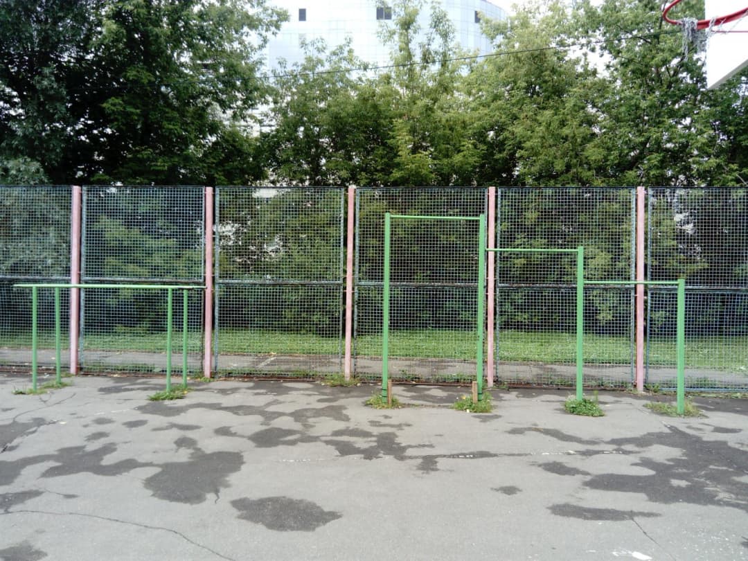 Pull Up Bar at Calisthenics Park at улица Артамонова, Москва – photo 1 of 5