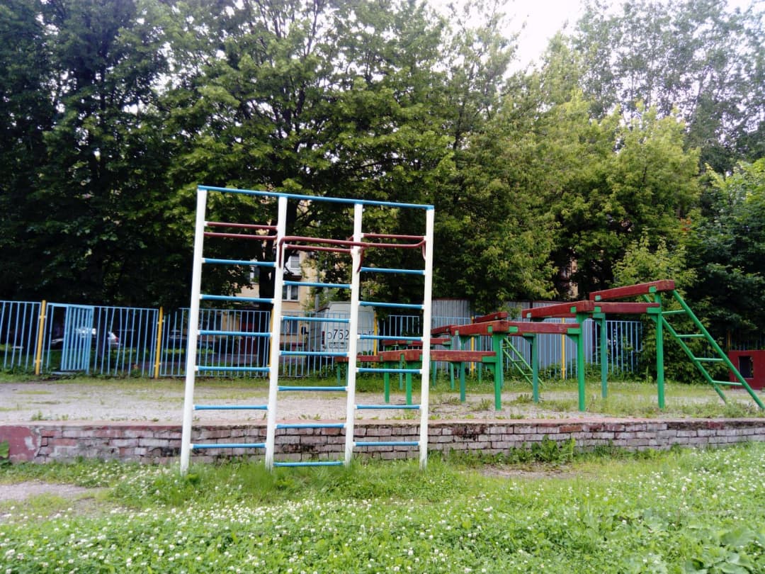 Wall Bars at Calisthenics Park at улица Артамонова, Москва – photo 4 of 5