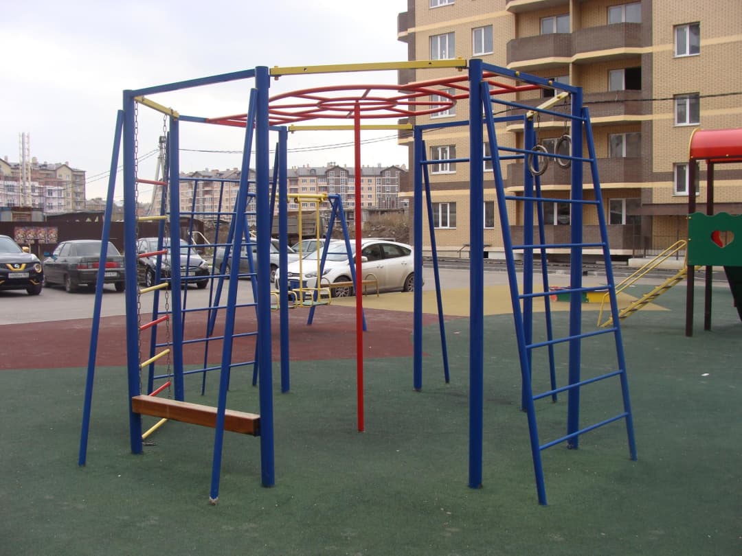 Бруси на майданчику Calisthenics Park at улица Тружеников, Ростов-на-Дону – фото 2 з 5
