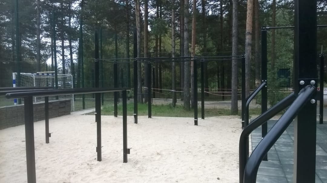 Barras Paralelas en Calisthenics Park at Пролетарский проспект, Сургут – foto 2 de 5