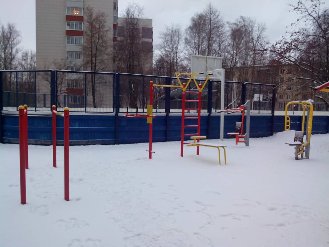 Abs Bench at Calisthenics Park at Открытое шоссе, Москва #wp2385 – photo 4 of 5