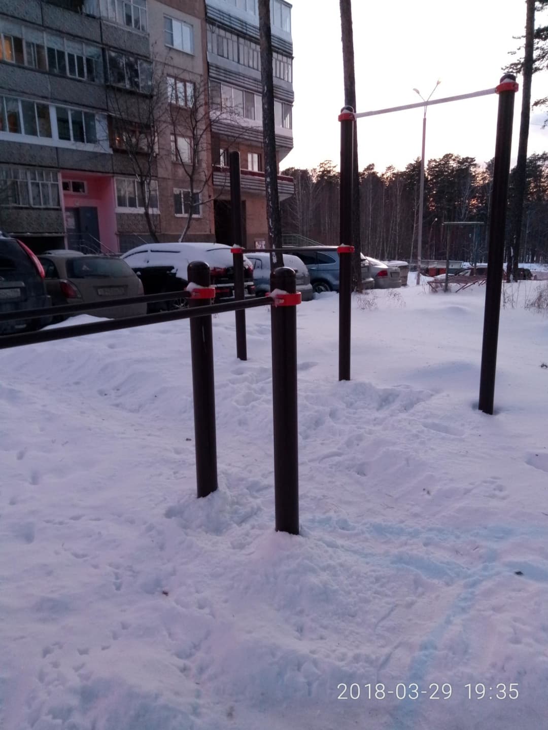 Bară de tracțiuni la Calisthenics Park at улица Курчатова, Заречный – fotografia 1 din 2