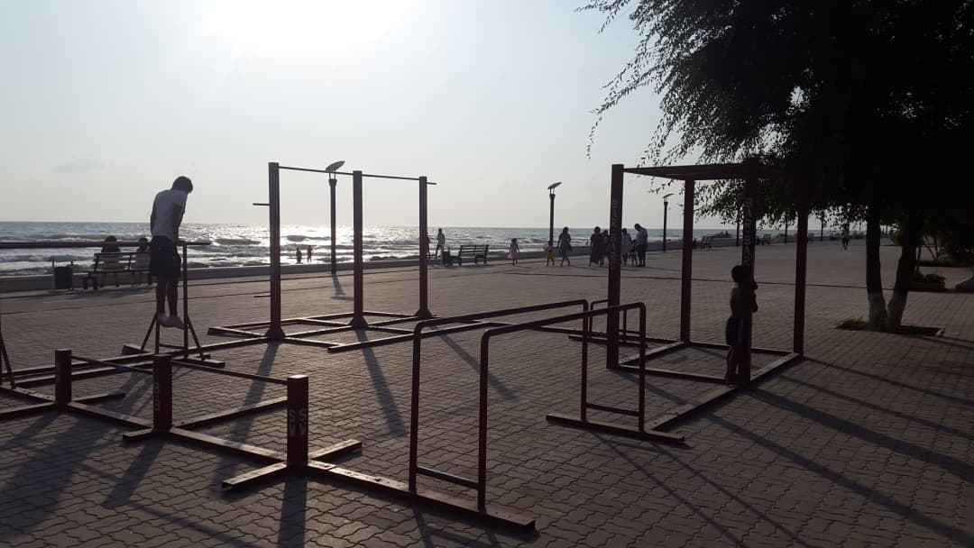 Barren bei Calisthenics Park at Приморский бульвар, Ақтау – Foto 2 von 2