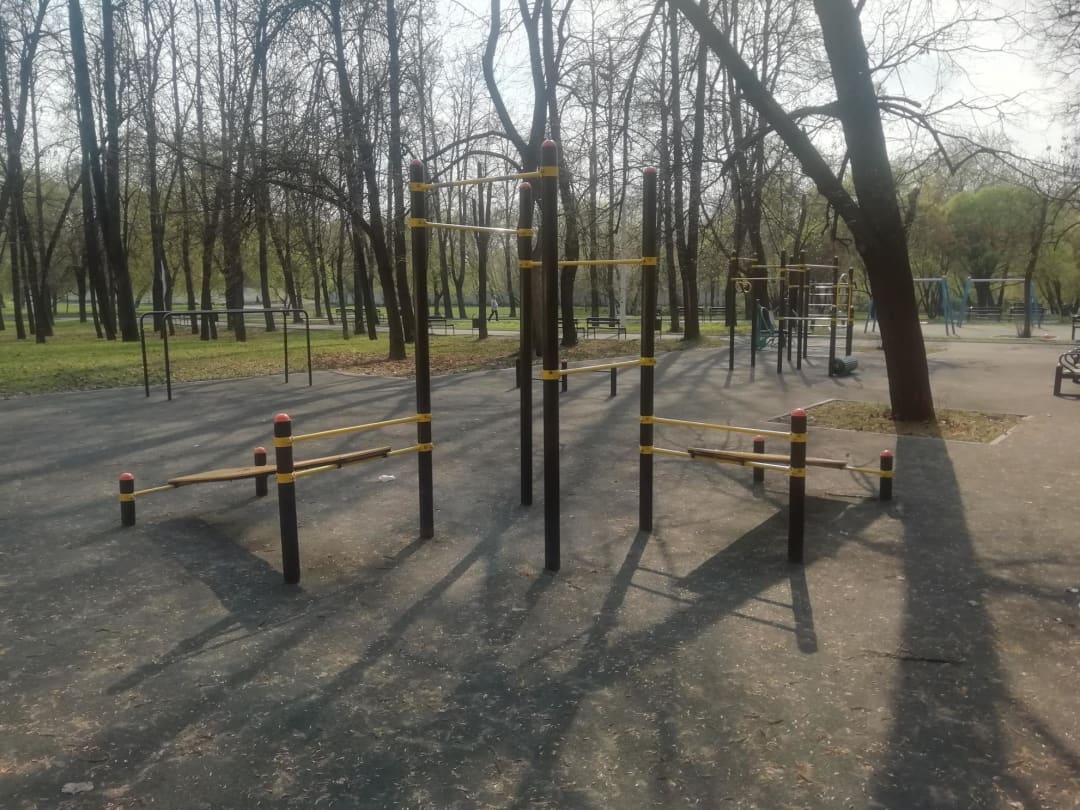 Pull Up Bar at Calisthenics Park at Люблинская улица, Москва – photo 1 of 4