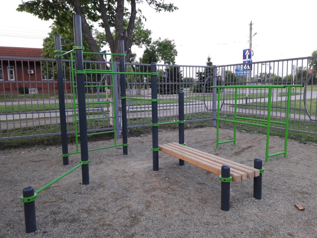 Barras Paralelas en Calisthenics Park at Октябрьская улица, Кореновск – foto 2 de 6