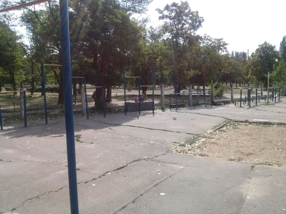 Banc à abdominaux à Calisthenics Park at Південний провулок, Миколаїв – photo 6 sur 6