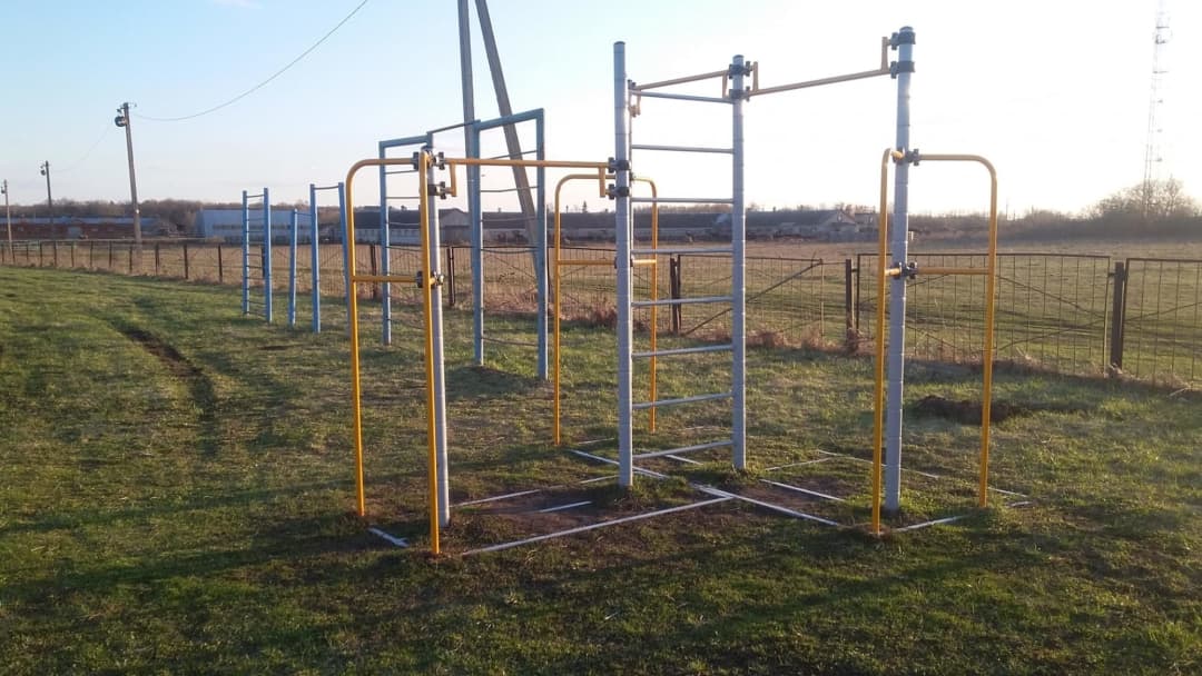 Barra de Dominadas en Calisthenics Park at улица Денисова, Старожилово – foto 1 de 3
