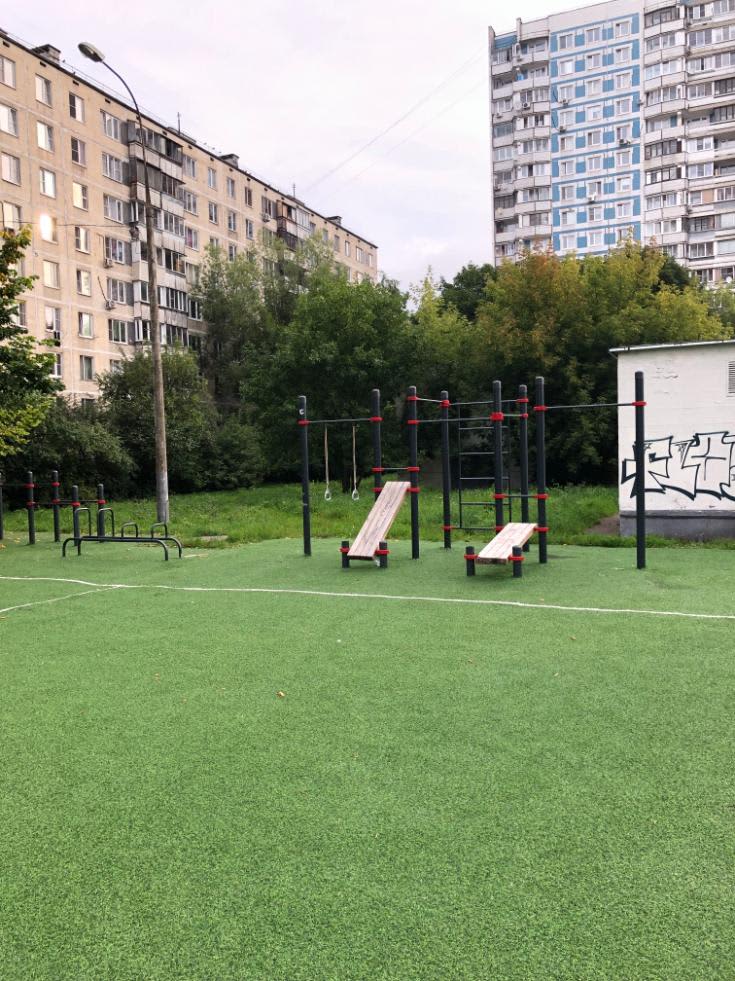 Pull Up Bar at Calisthenics Park at Профсоюзная улица (дублёр), Москва – photo 1 of 2