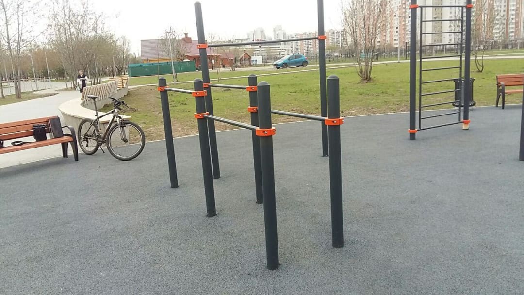 Push Up Bar at Calisthenics Park at улица Марьинский Парк, Москва #wp2531 – photo 2 of 10
