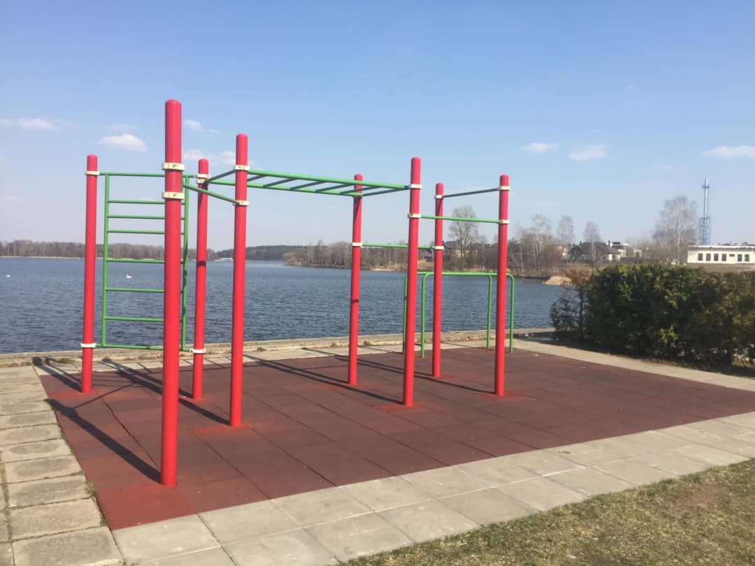 Sbarra per trazioni presso Calisthenics Park at праезд Веснінка, Мінск – foto 1 di 2