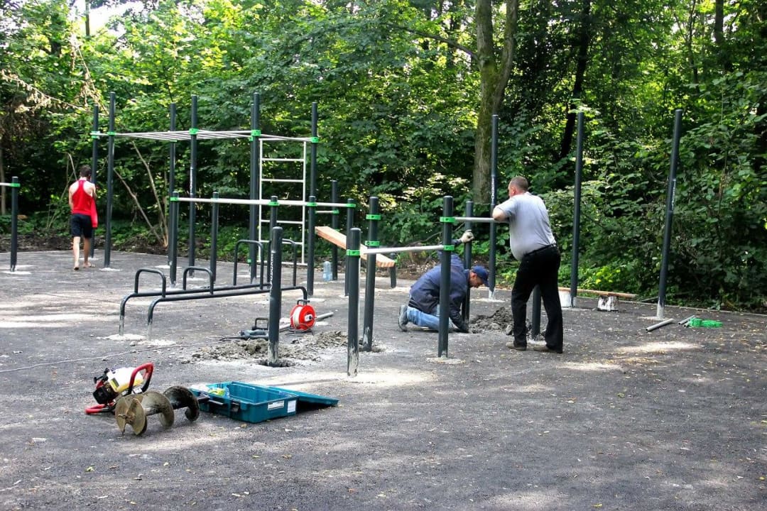 Parallele presso Calisthenics Park at улица Мира, Щёкино – foto 2 di 2