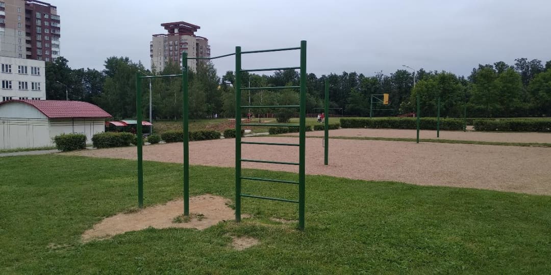 Parallel Gym Bars at Calisthenics Park at вуліца Іосіфа Гашкевіча, Мінск – photo 3 of 6