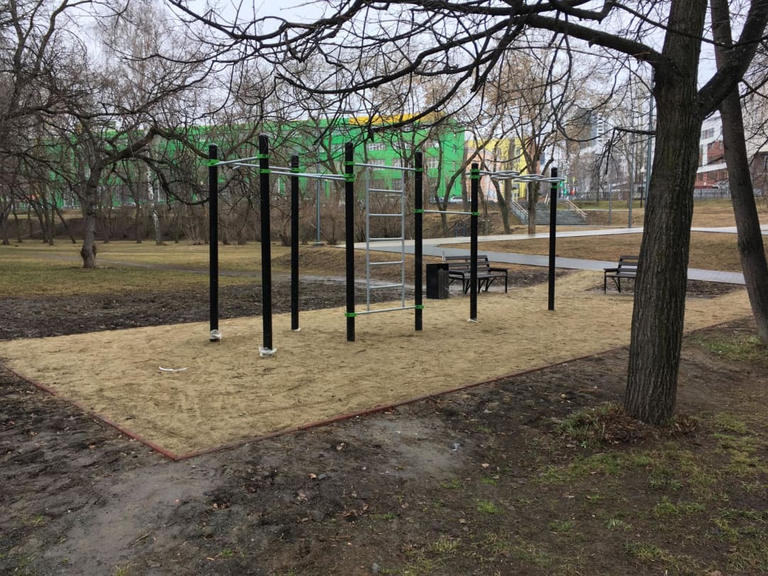 Klimmzugstange bei Calisthenics Park at Верх-Исетский бульвар, Екатеринбург – Foto 4 von 4