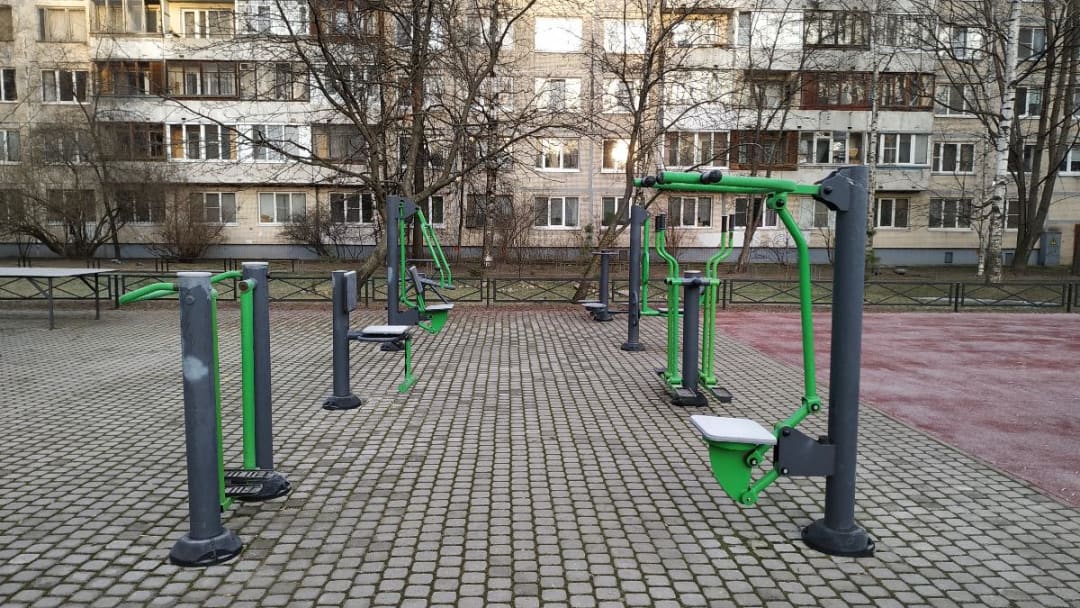 Sbarra per trazioni presso Calisthenics Park at Серебристый бульвар, Санкт-Петербург #wp2603 – foto 5 di 5