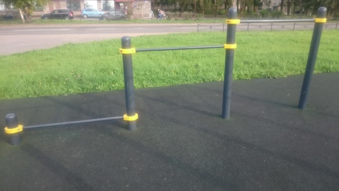 Упори для віджимань на майданчику Calisthenics Park at проезд имени Бойцов 4-й Армии, Тихвин – фото 5 з 7