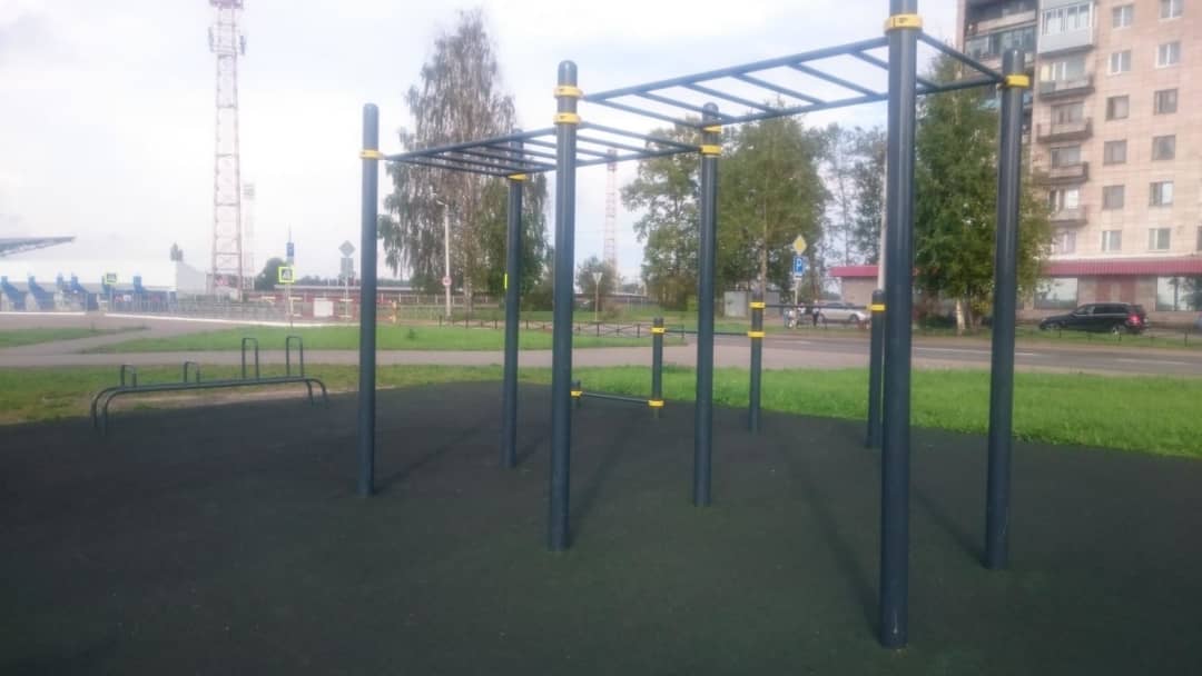 Рукохід на майданчику Calisthenics Park at проезд имени Бойцов 4-й Армии, Тихвин – фото 3 з 7