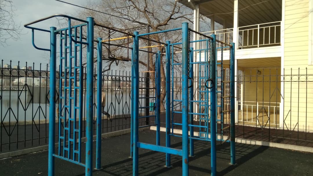 Sbarra per trazioni presso Calisthenics Park at проспект 100-летия Владивостока, Владивосток #wp2617 – foto 1 di 3