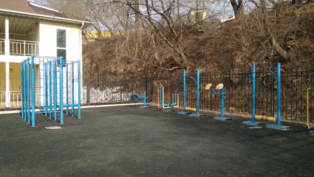 Parallele presso Calisthenics Park at проспект 100-летия Владивостока, Владивосток #wp2617 – foto 2 di 3