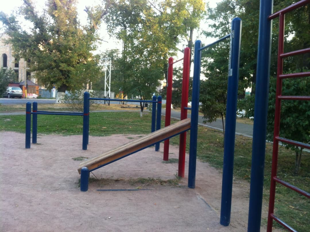 Monkey Bars la Calisthenics Park at Байзақ Батыр, Тараз қаласының әкімшілігі – fotografia 3 din 6