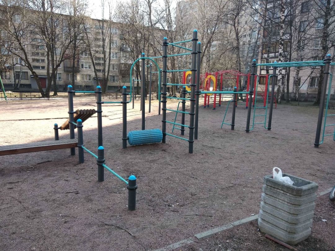 Push Up Bar at Calisthenics Park at Пискарёвский проспект, Санкт-Петербург – photo 2 of 3
