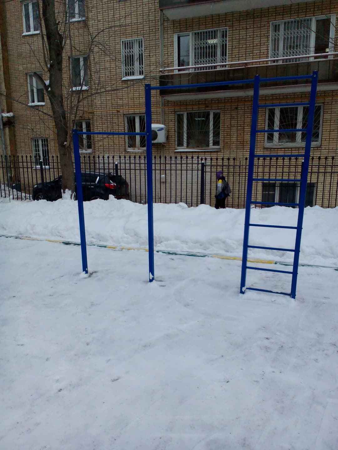 Pull Up Bar at Calisthenics Park at Кутузовский проспект, Москва #wp2709 – photo 1 of 2