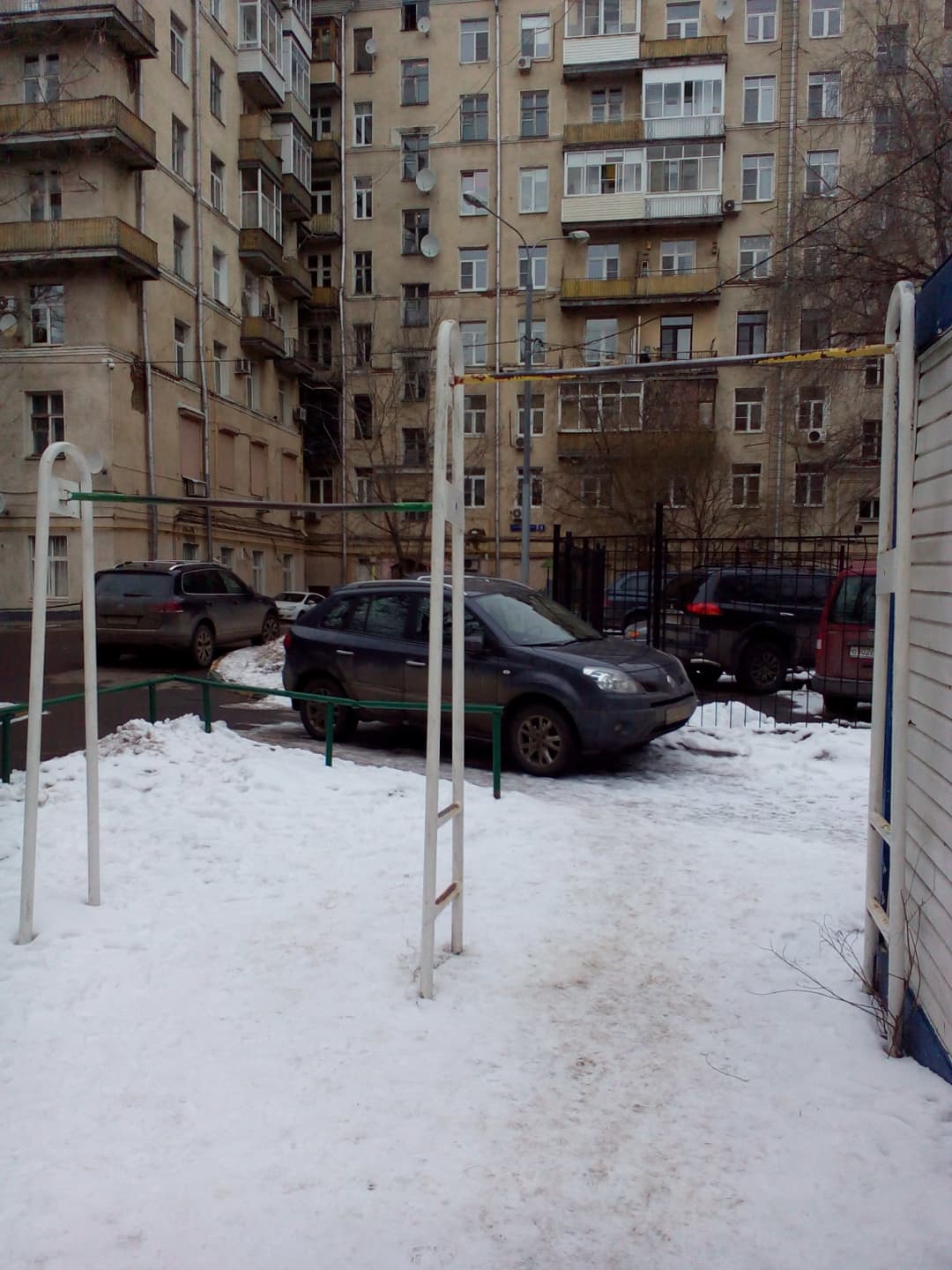 Pull Up Bar at Calisthenics Park at Большая Дорогомиловская улица, Москва – photo 1 of 6
