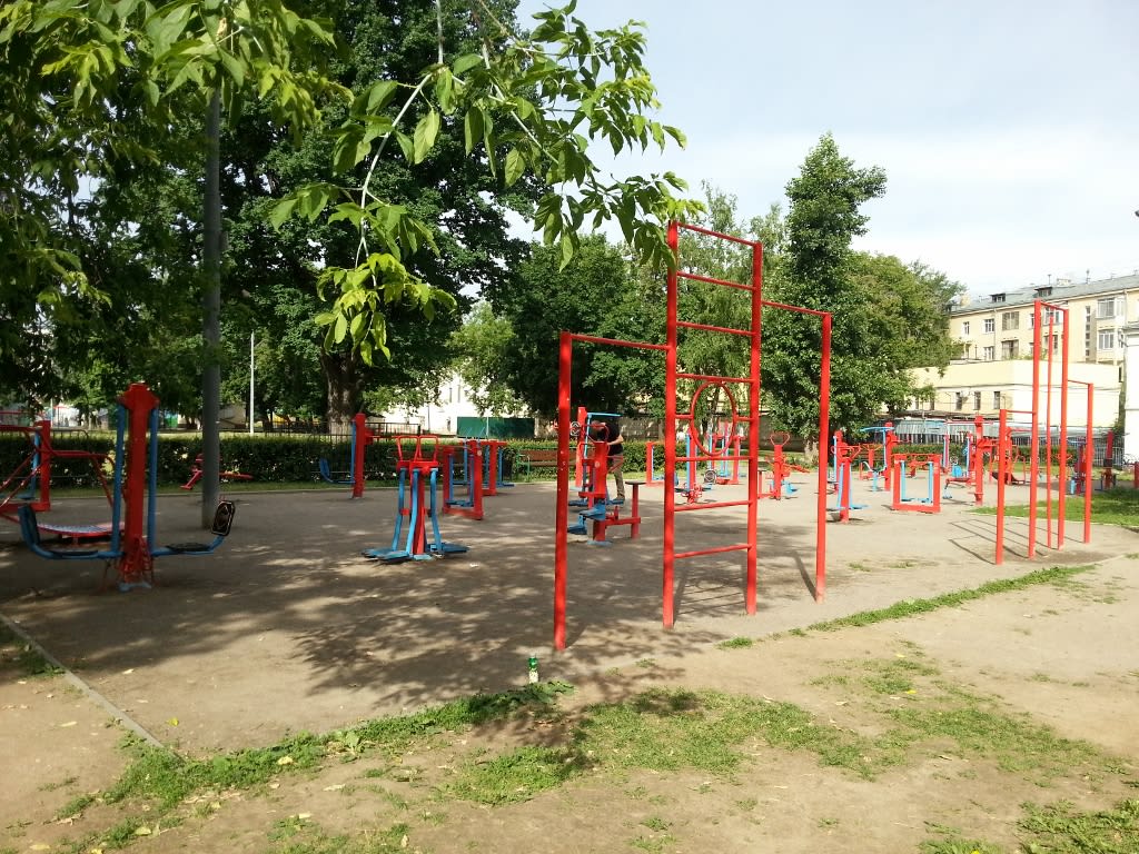 Pull Up Bar at Calisthenics Park at Большой Факельный переулок, Москва – photo 1 of 4
