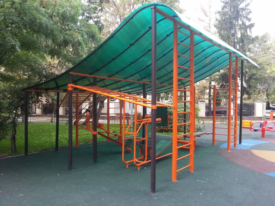 Monkey Bars at Calisthenics Park at Большой Девятинский переулок, Москва – photo 3 of 5