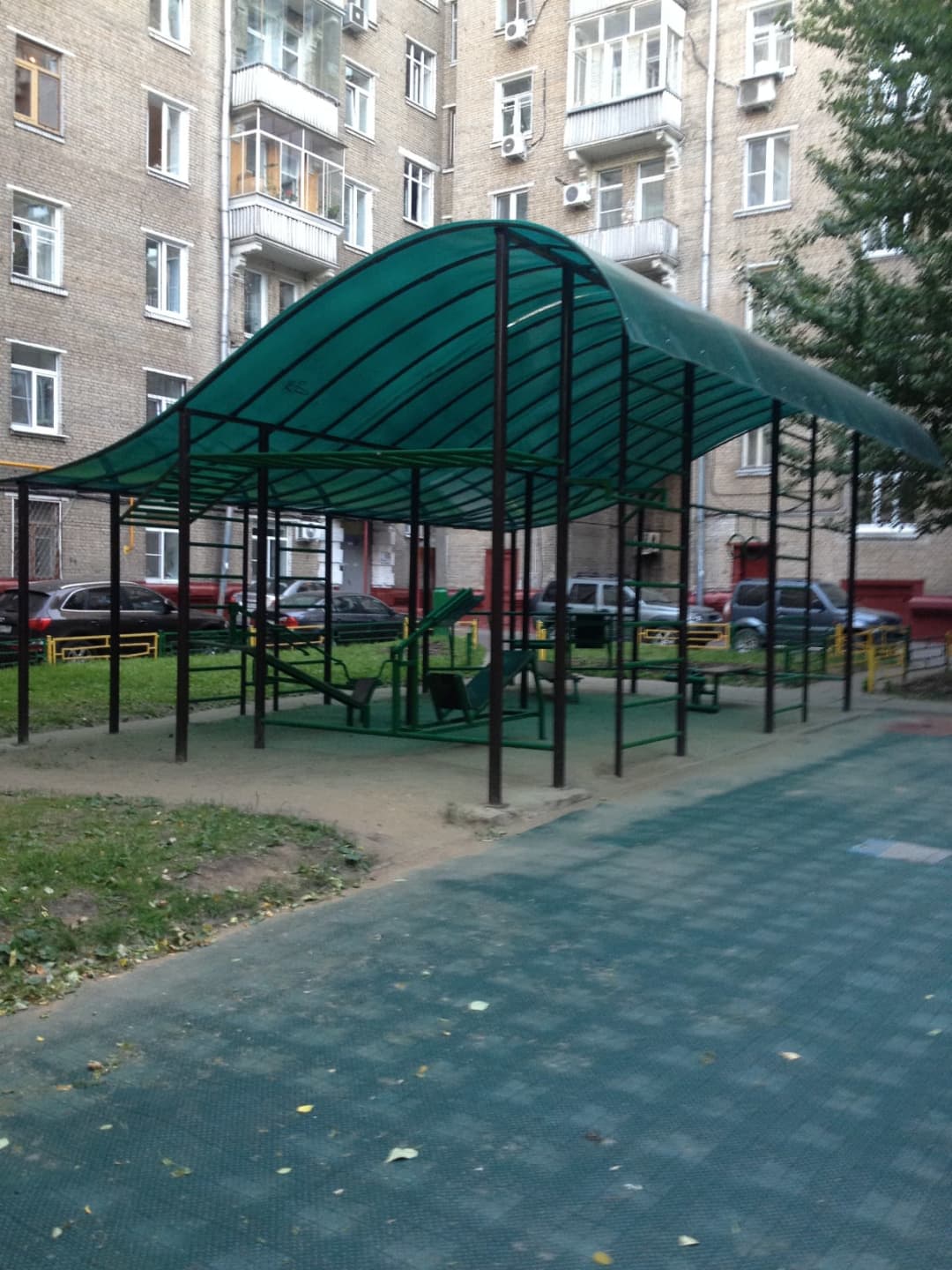 Pull Up Bar at Calisthenics Park at Профсоюзная улица, Москва #wp2747 – photo 1 of 11