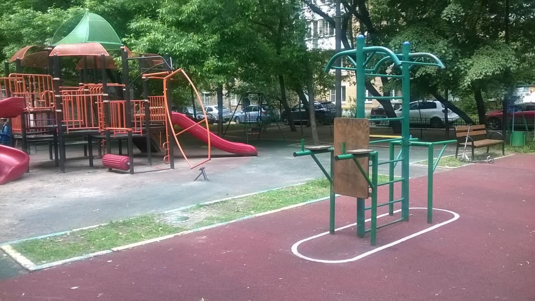 Pull Up Bar at Calisthenics Park at Банный переулок, Москва – photo 1 of 3