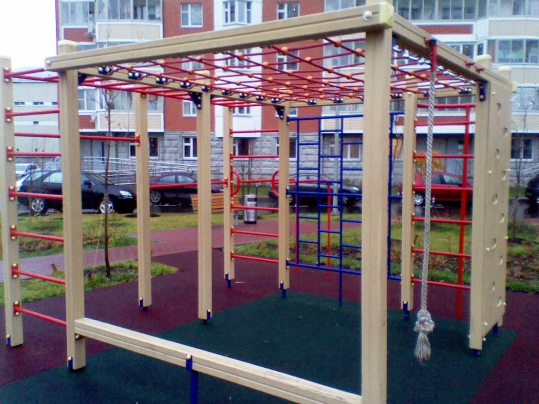 Abs Bench at Calisthenics Park at Болотниковская улица, Москва – photo 5 of 5