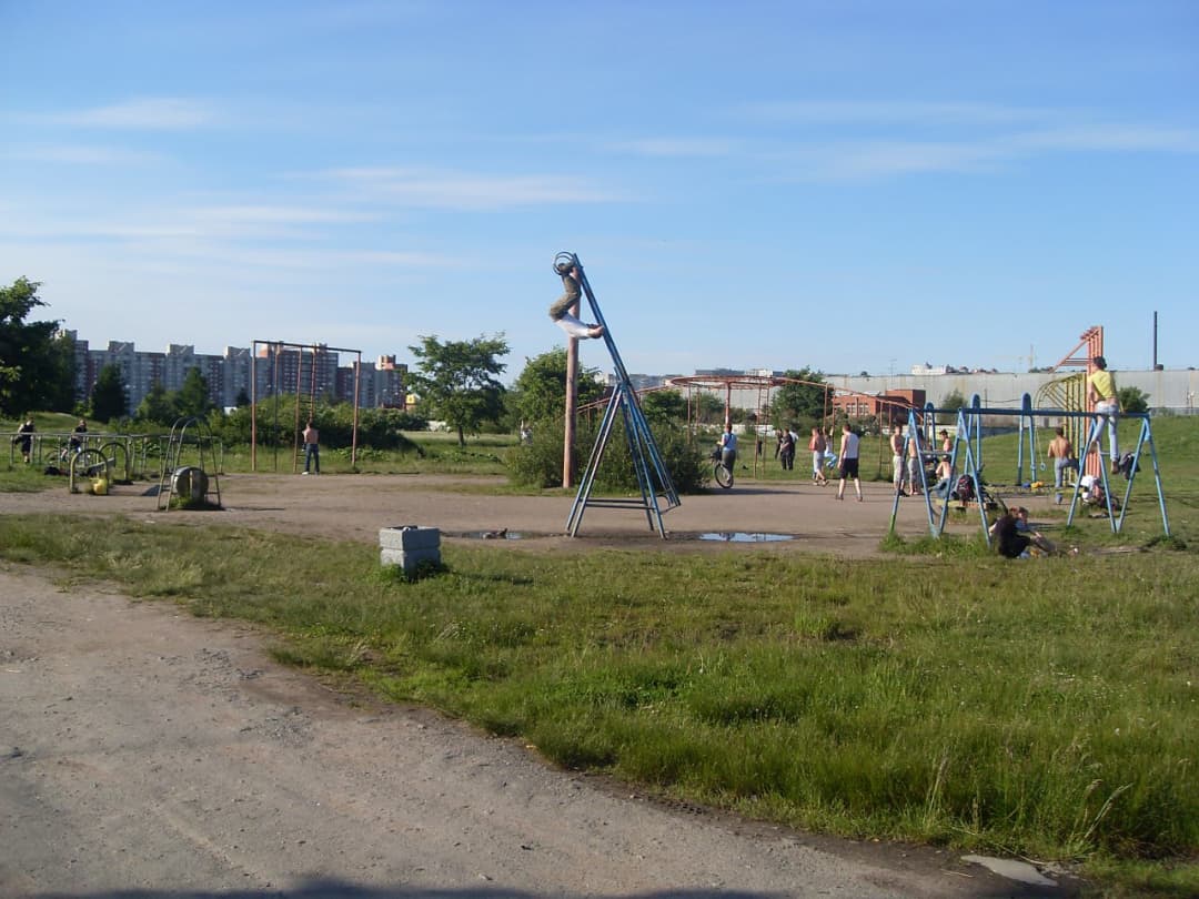 Bară de tracțiuni la Calisthenics Park at Бухарестская улица, Санкт-Петербург #wp2733 – fotografia 1 din 2