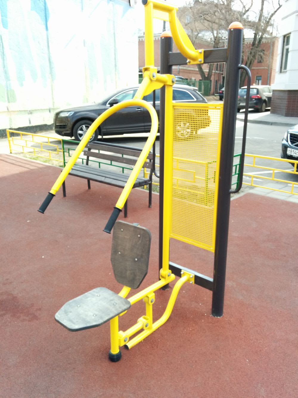 Pull Up Bar at Calisthenics Park at 3-й проезд Марьиной Рощи, Москва – photo 1 of 6