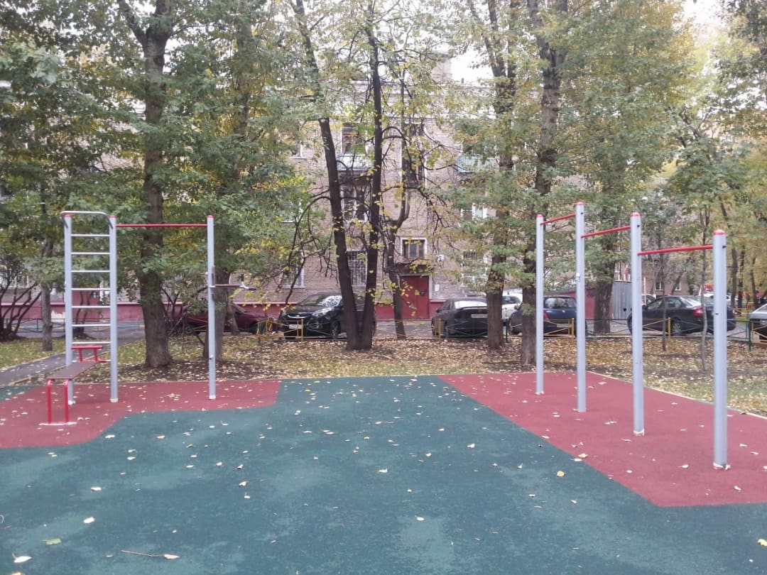 Parallel Gym Bars at Calisthenics Park at улица Малышева, Москва – photo 2 of 3