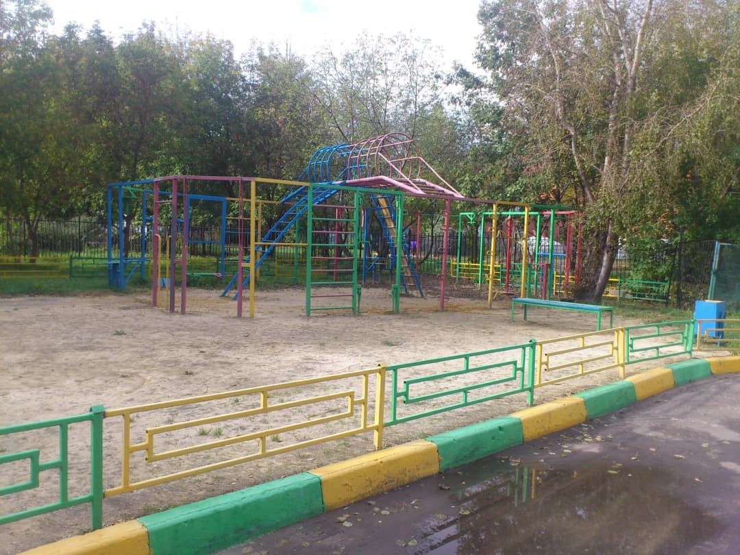 Parallel Gym Bars at Calisthenics Park at Авиамоторная улица, Москва #wp2832 – photo 2 of 3