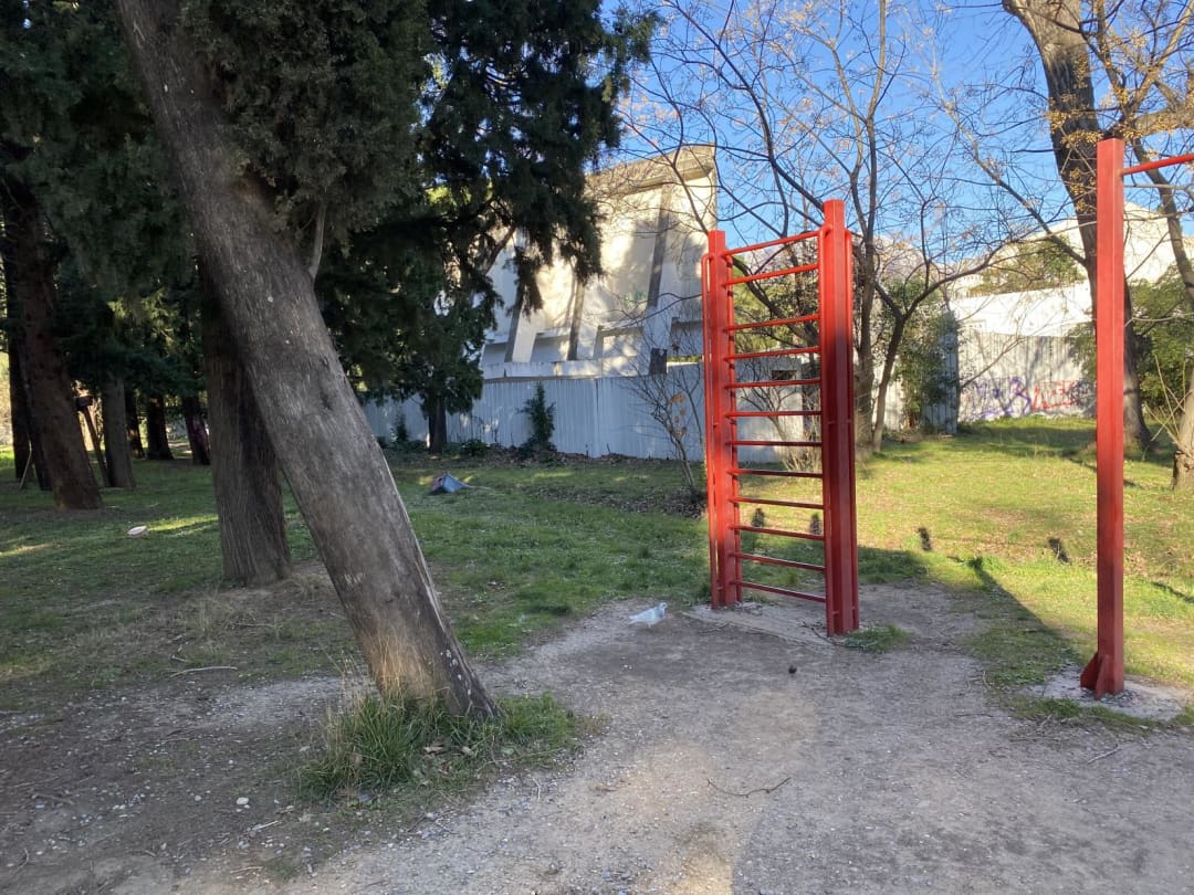 Sbarra per trazioni presso Calisthenics Park at ulica maršala Tita, Bar – foto 6 di 7