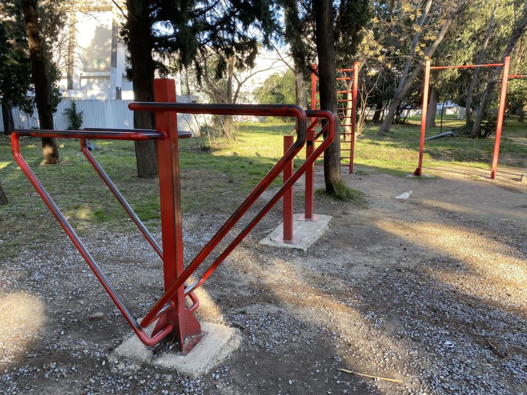 Parallele presso Calisthenics Park at ulica maršala Tita, Bar – foto 2 di 7