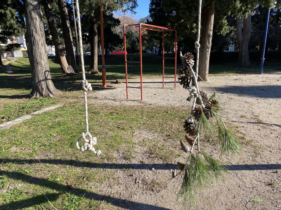 Maniglie per piegamenti presso Calisthenics Park at ulica maršala Tita, Bar #wp2852 – foto 1 di 2