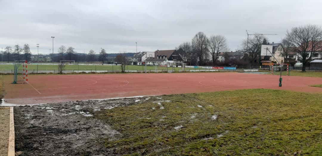 Sbarra per trazioni presso Calisthenics Park at Jahnstraße, Petersberg – foto 1 di 5