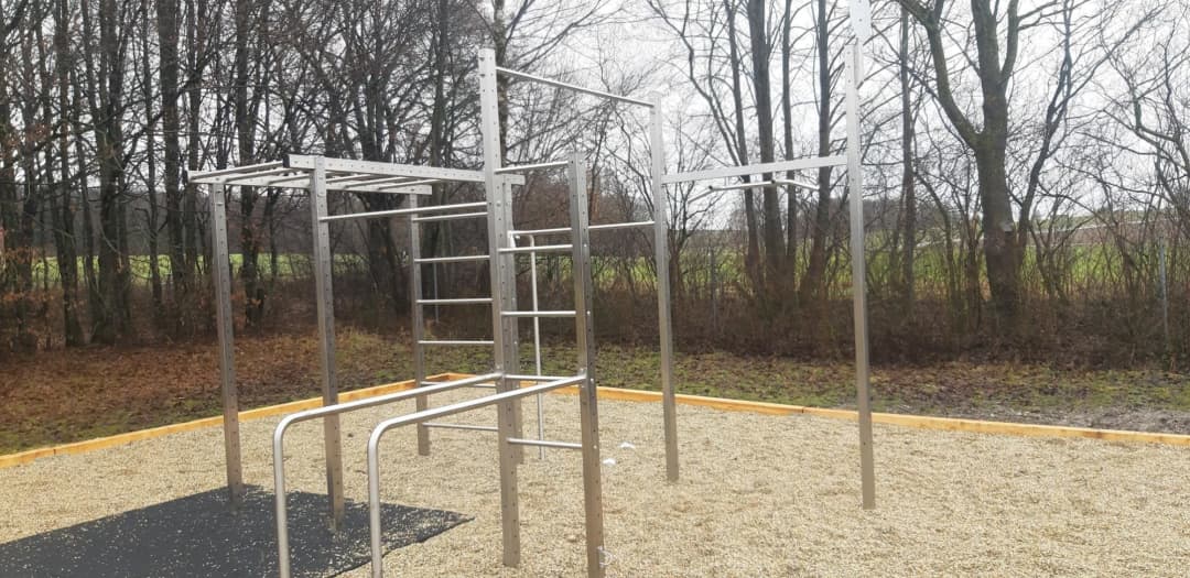 Spalliera presso Calisthenics Park at Jahnstraße, Petersberg – foto 4 di 5
