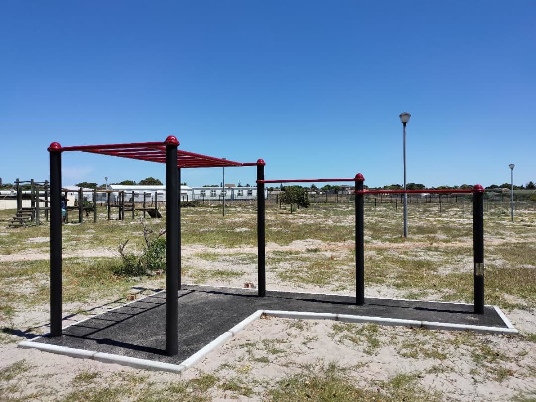 Air Skier at Calisthenics Park at Circle Road, Western Cape – photo 4 of 5