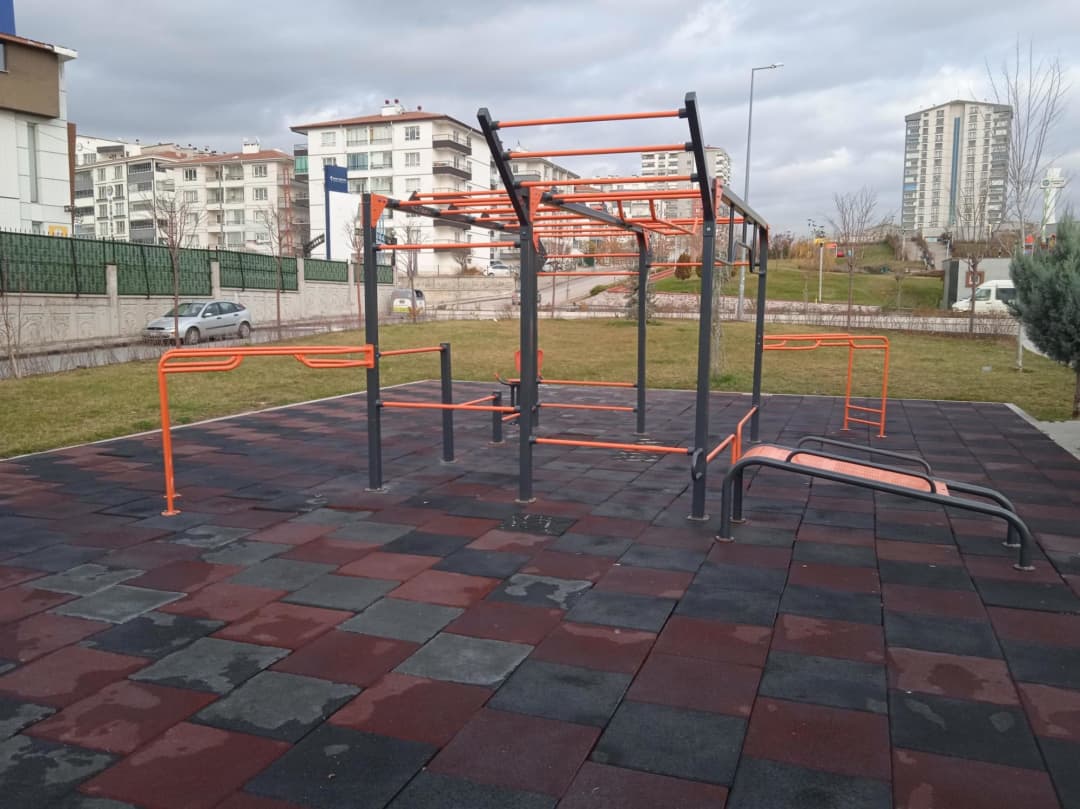 Bară de tracțiuni la Calisthenics Park at 2142 Sokak, Yenimahalle – fotografia 1 din 2