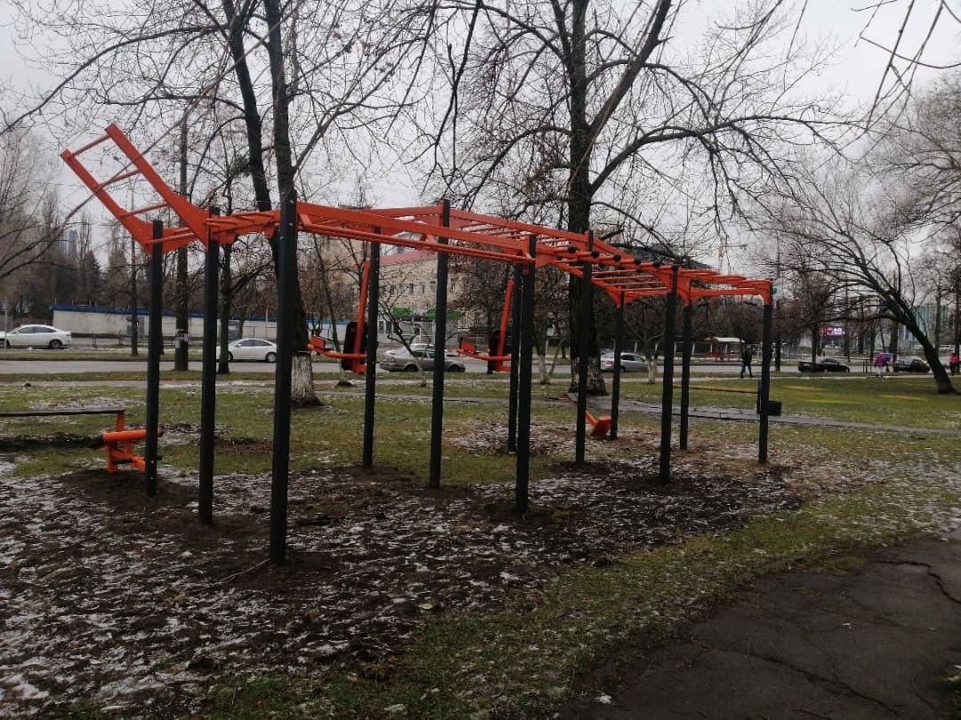 Pull Up Bar at Calisthenics Park at вулиця Композитора Лятошинського, Київ – photo 1 of 2