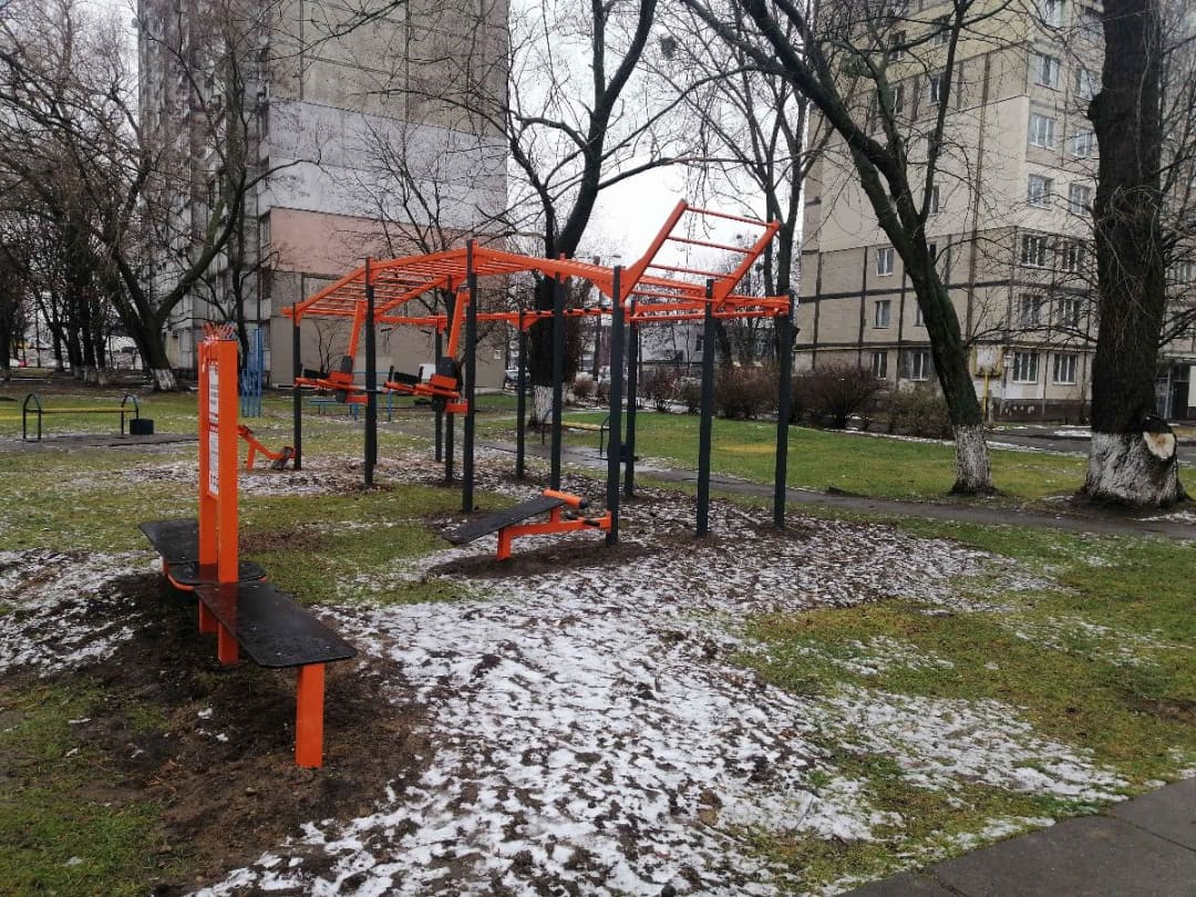 Parallel Gym Bars at Calisthenics Park at вулиця Композитора Лятошинського, Київ – photo 2 of 2