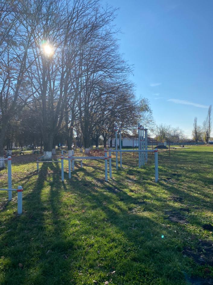 Шведська стінка на майданчику Calisthenics Park at улица Кирова, Комсомольский – фото 3 з 4