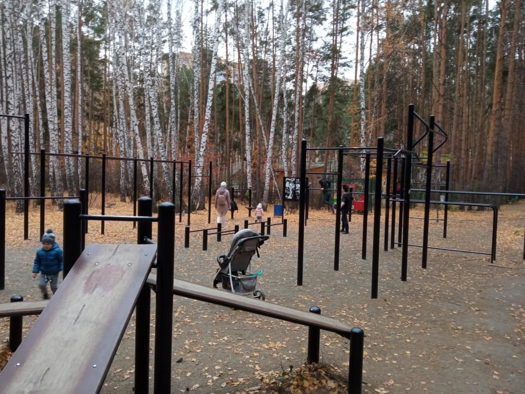 Турнік на майданчику Calisthenics Park at улица 40-летия Победы, Челябинск – фото 1 з 2