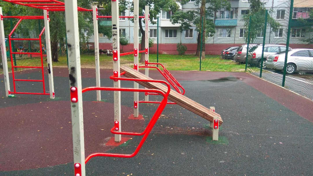 Бруси на майданчику Calisthenics Park at Орловская улица, Брянск – фото 2 з 6