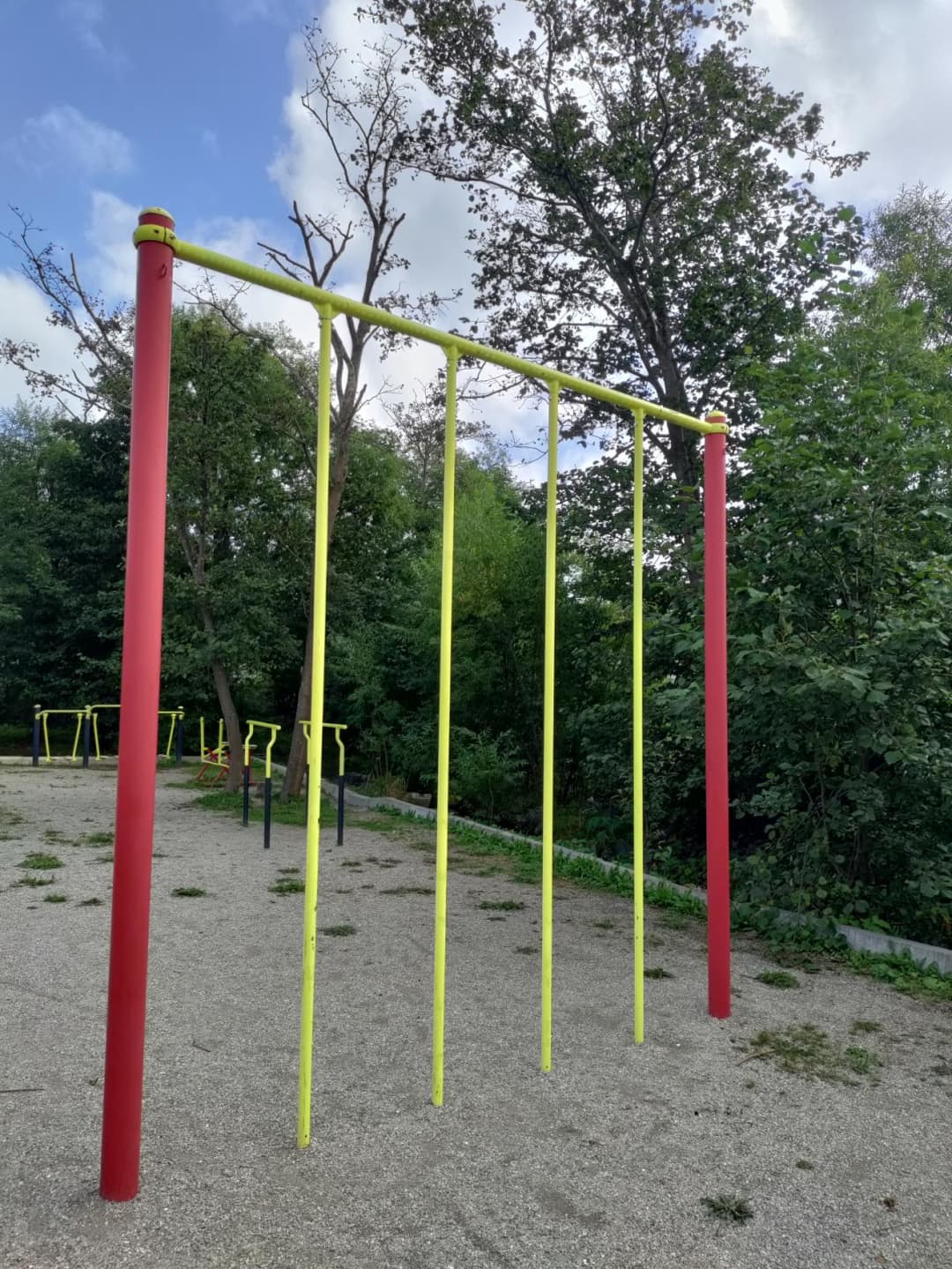 Parallel Gym Bars at Calisthenics Park at улица Лунного Света, Южно-Сахалинск – photo 2 of 4