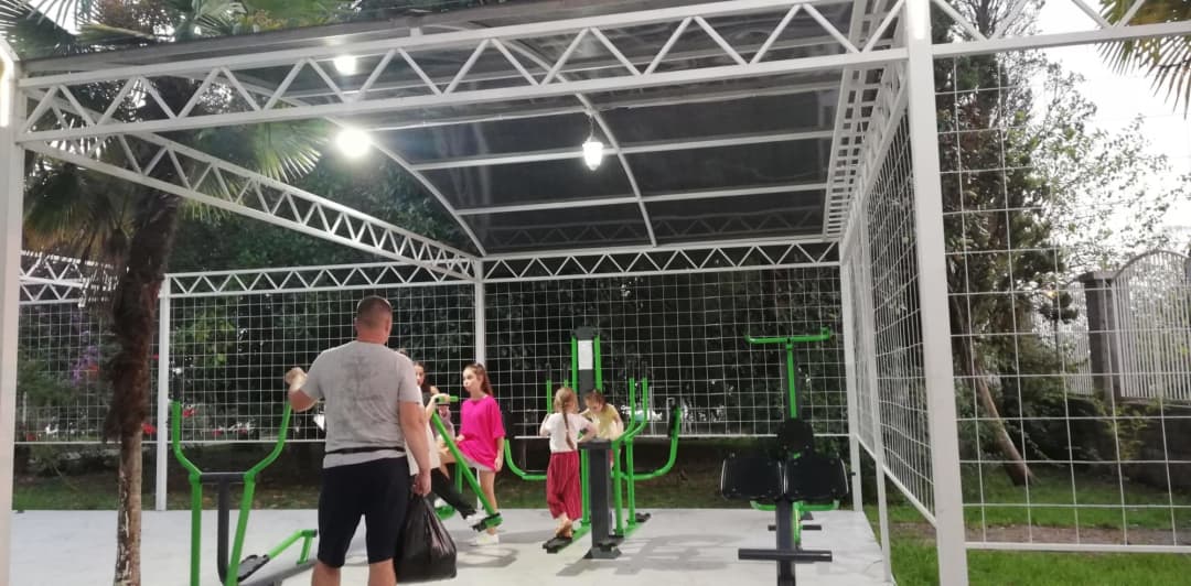 Брусья на площадке Calisthenics Park at улица Чамагуа, Гәдоуҭа – фото 2 из 2