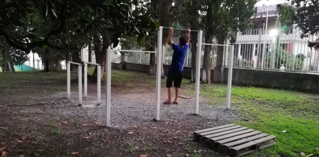 Турник на площадке Calisthenics Park at улица Чамагуа, Гәдоуҭа – фото 1 из 2